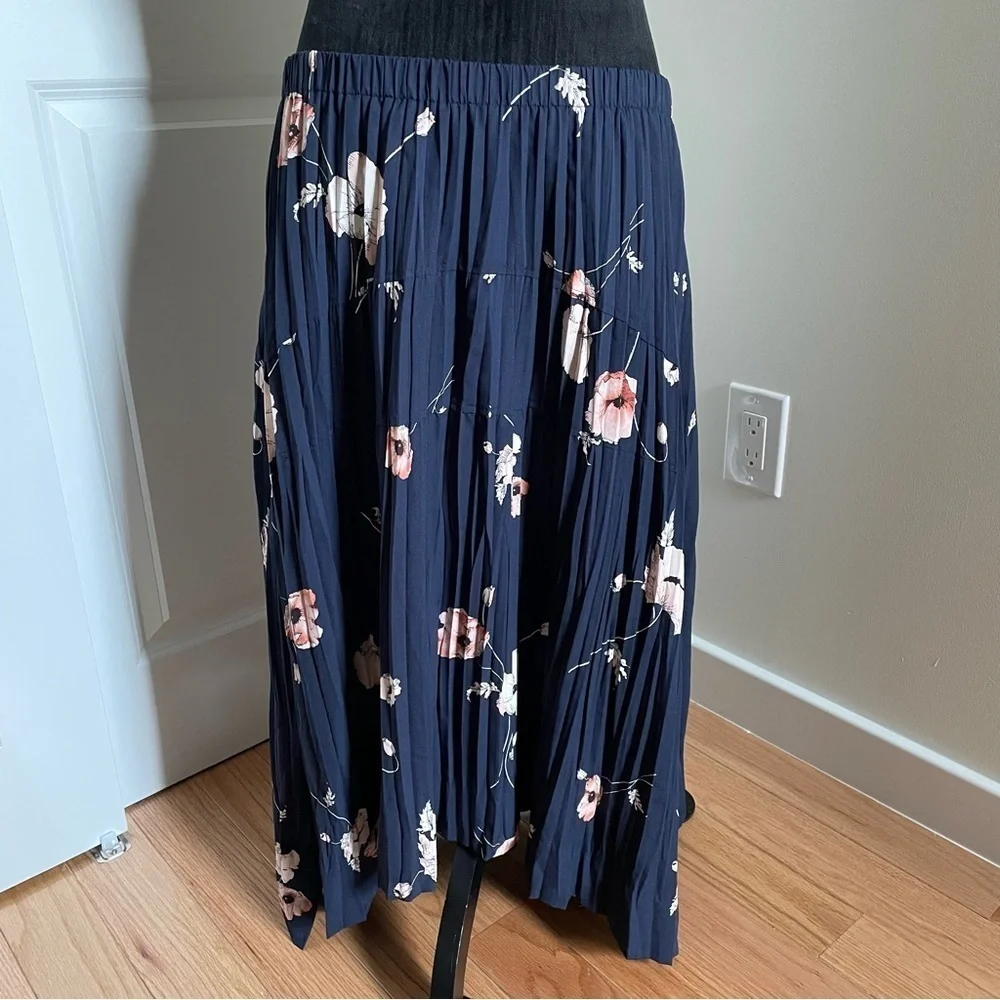 Vince Blue Floral Flower Pleated Skirt Elastic Waist Midi Polyester EUC Size XL